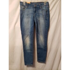 Old Navy NWT size 4 Rock Star super skinny lower rise jeans.